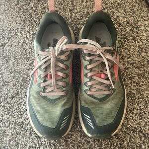 Brooks Women's Athletic Shoes - Green and Pink
